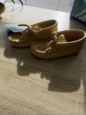Kids Tan Bastien  Moccasin Shoes with Bead Embellishments size 6